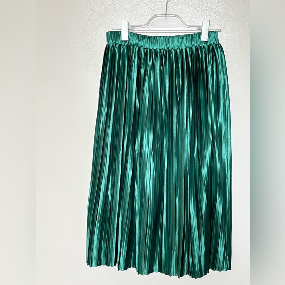 Emerald green pleated midi skirt